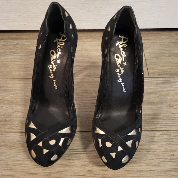 Alice & Olivia black and gold pumps. Size 37 - Picture 3 of 3